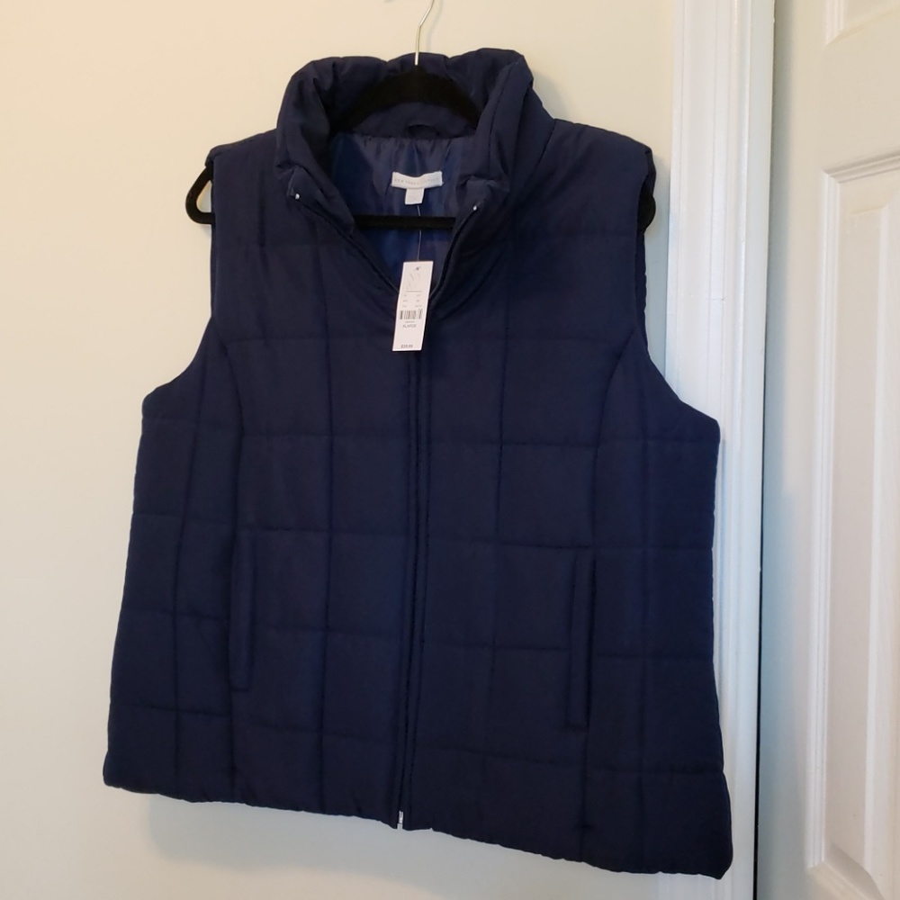 NY&CO navy puff vest NWT